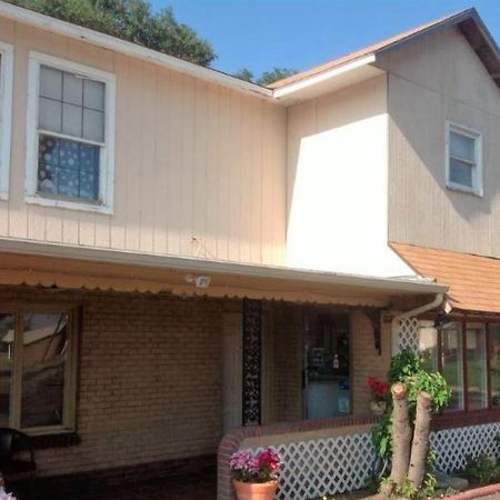 Oyo Hotel Colby, Ks Luaran gambar