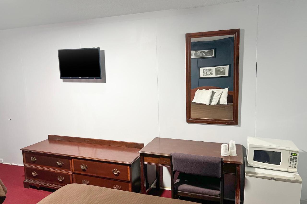 Oyo Hotel Colby, Ks Luaran gambar